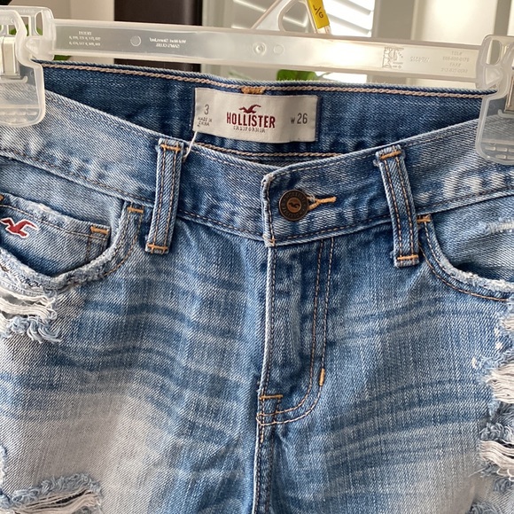 Hollister tapered girlfriend jeans - Picture 2 of 2